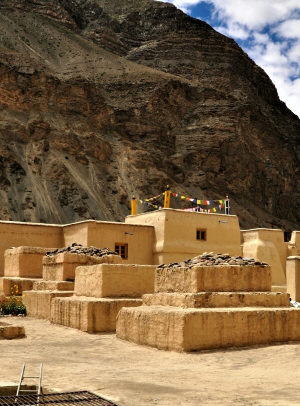 nomad bikers uoen95hcgni unsplash